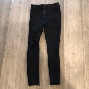 Like new Abercrombie high rise black distressed skinny jeans